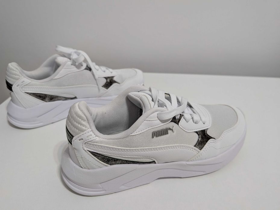 Pantofi Puma din piele ecologică, cu insertii de material textil.