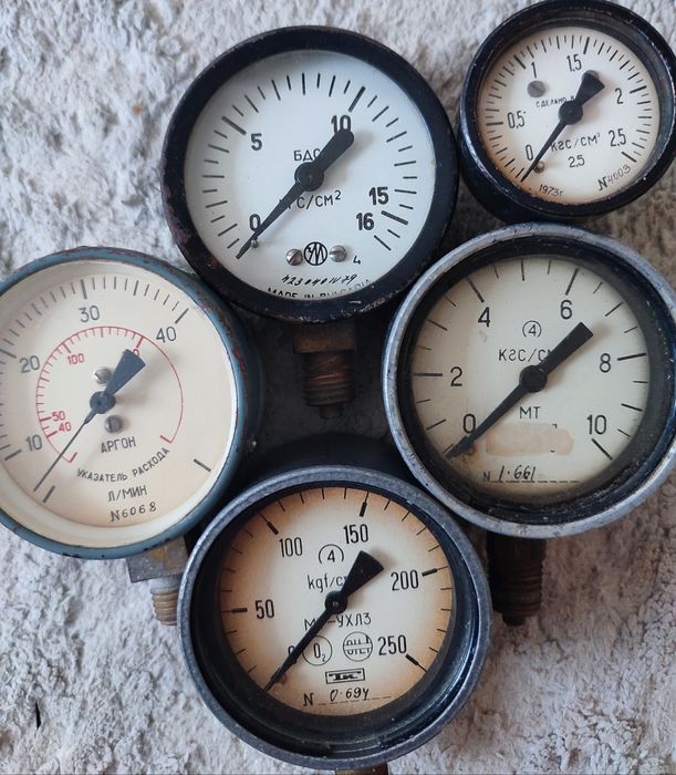 Продам манометры разные