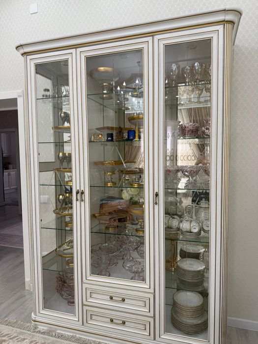 Продаётся горка  (витрина ) для зала