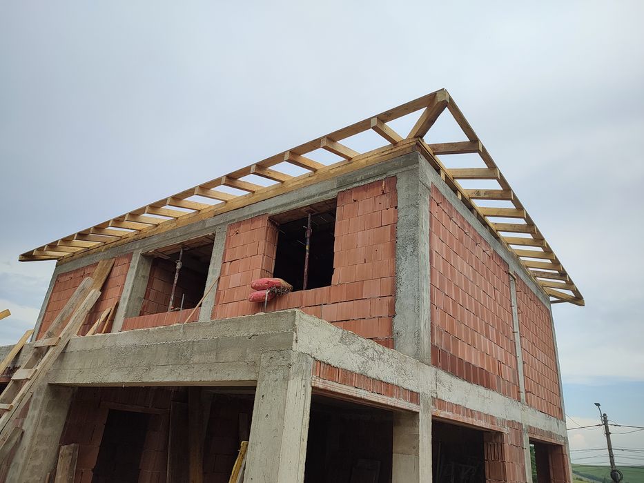 Executam :tăiat uși în beton aramat, spart sapa -beton,demolări pereți