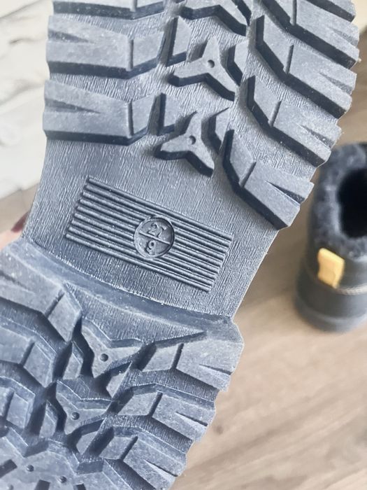 Нови детски боти размер 27