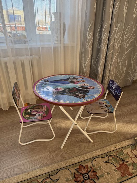 Продам детский стол со стульями