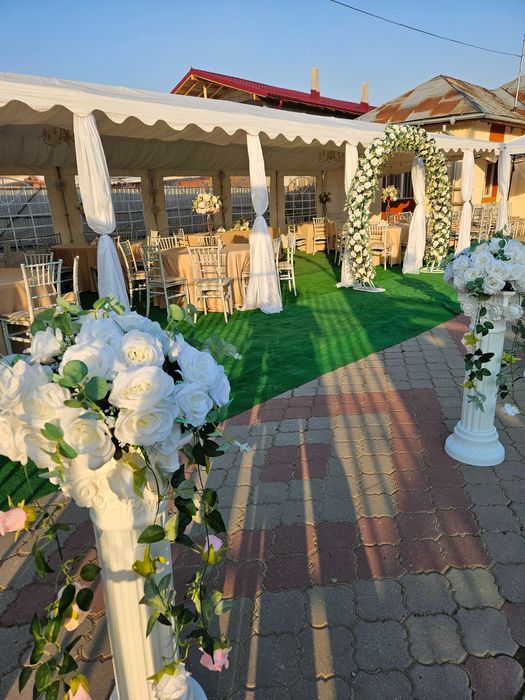 Corturi de închiriat