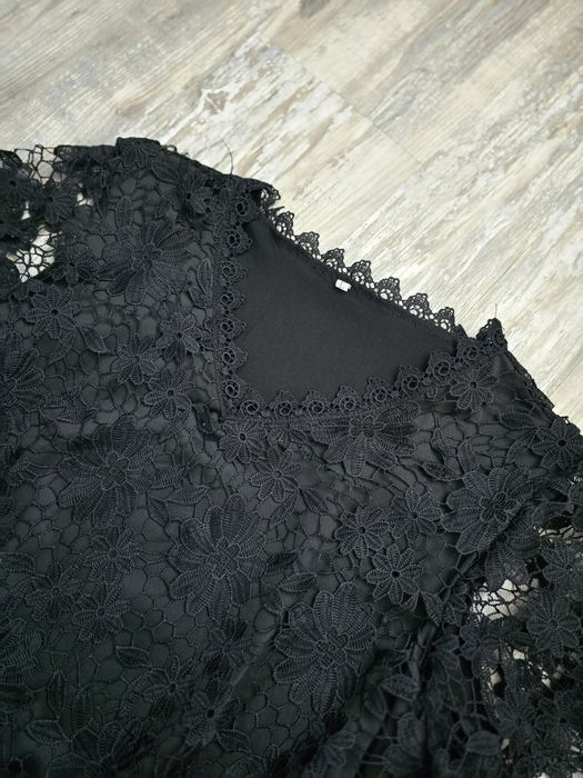 Красива дантелена рокля