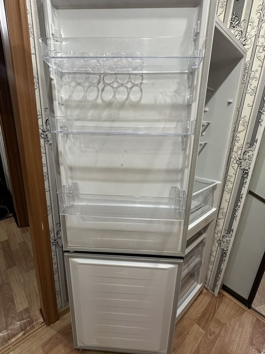 Холодильник Hisense