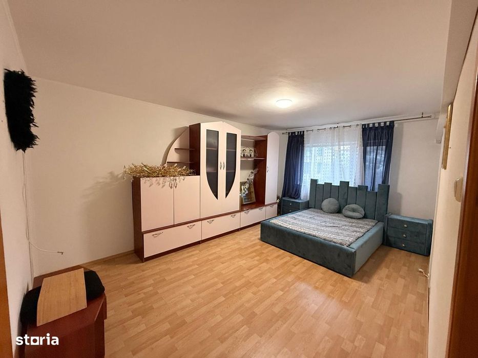 Apartament 2 cam, bloc din 1986, aer conditionat, gata de mutare