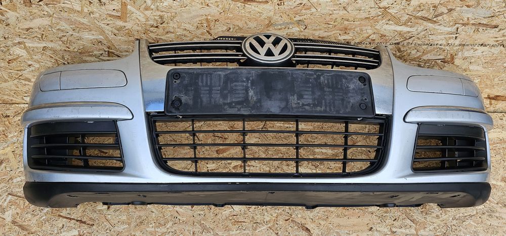Bară față Volkswagen Jetta / Golf 5 Break Originală cu Spălător Faruri cod Culoare LA7W Poze reale prețul din Rm-Vâlcea Completă