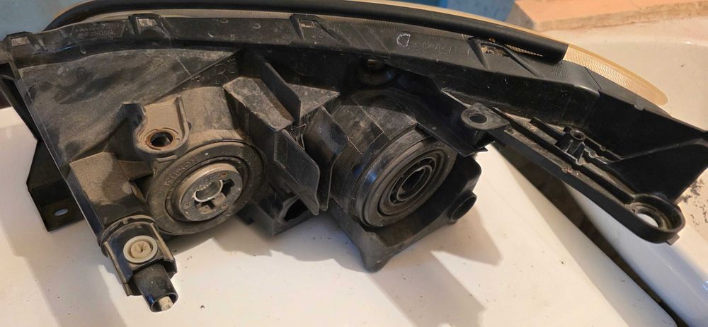 Фарове за Rav 4 3 генерация