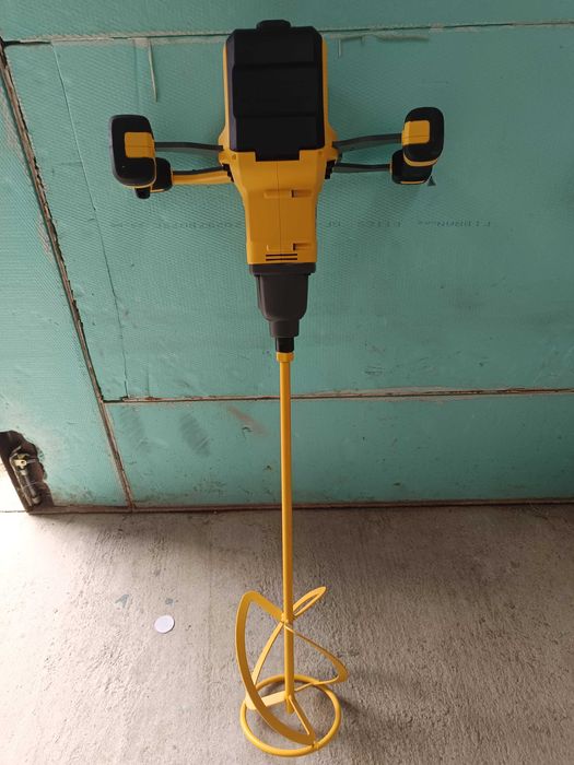 Миксер Dewalt 54V.Чисто нов с нов батерия и ново зарядно.С гаранци..jh