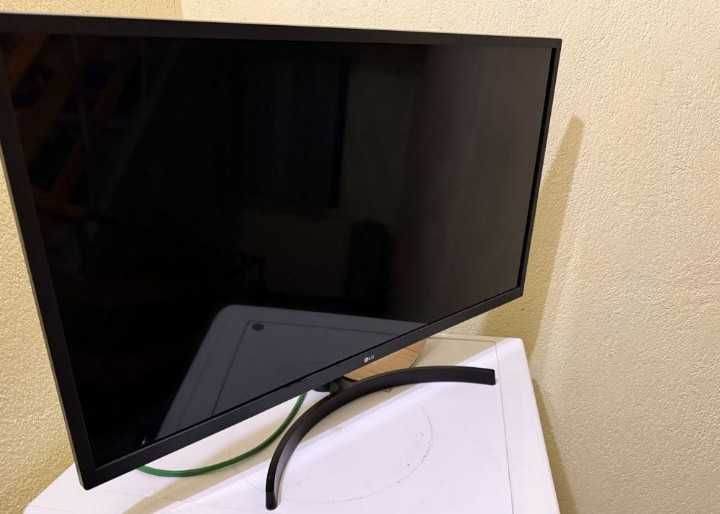 Монитор LG 32 ''