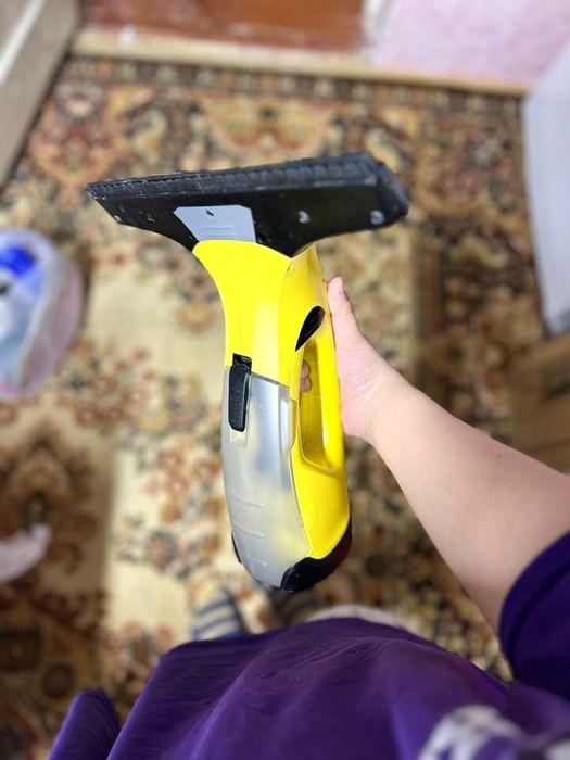 Стеклоочиститель от Karcher. Аппарат для мытья стекол.