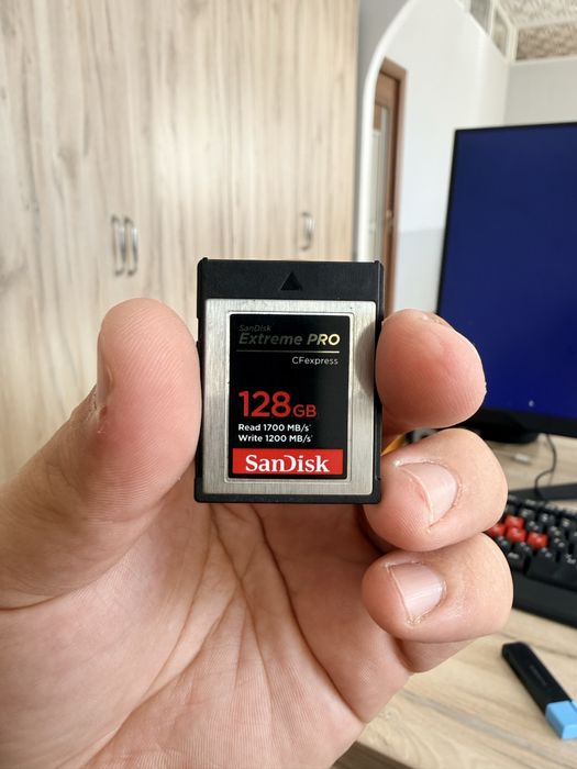 Продам флешку sanDisk CFexpress