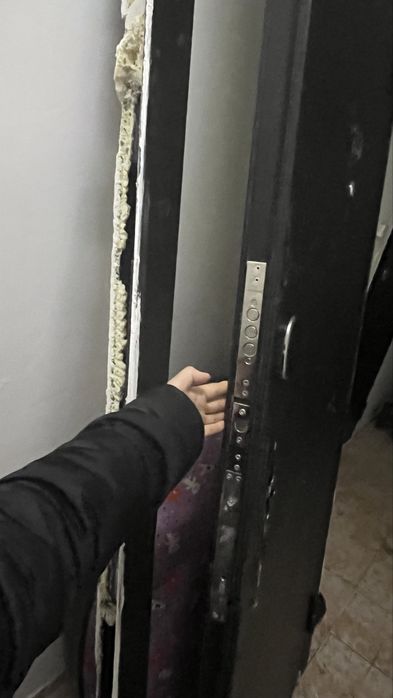 Дверь.Железный двер .входной дверь