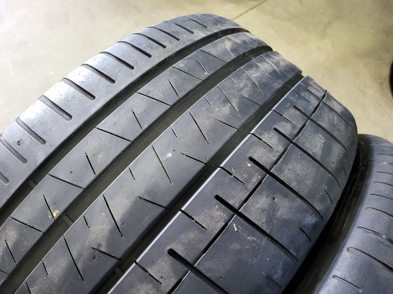 325/35/22 PIRELLI 2бр