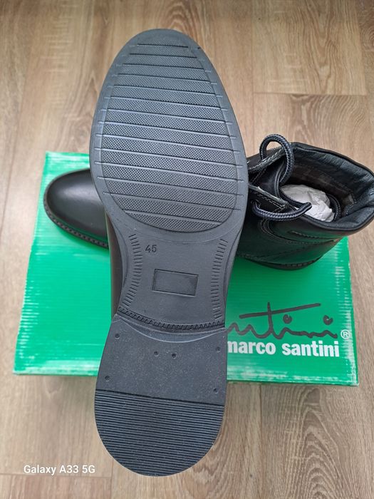 Vând bocanci din piele naturală pentru bărbați. 
Brand: Marco Santini.