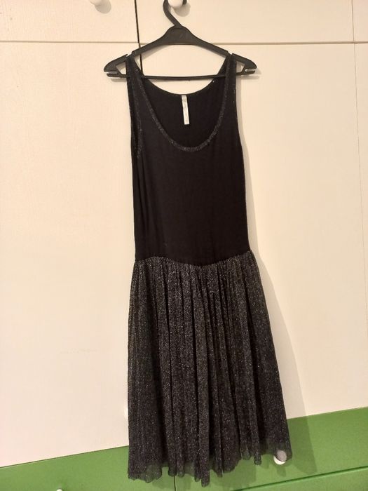 Нарядные платья на девочек и подростков