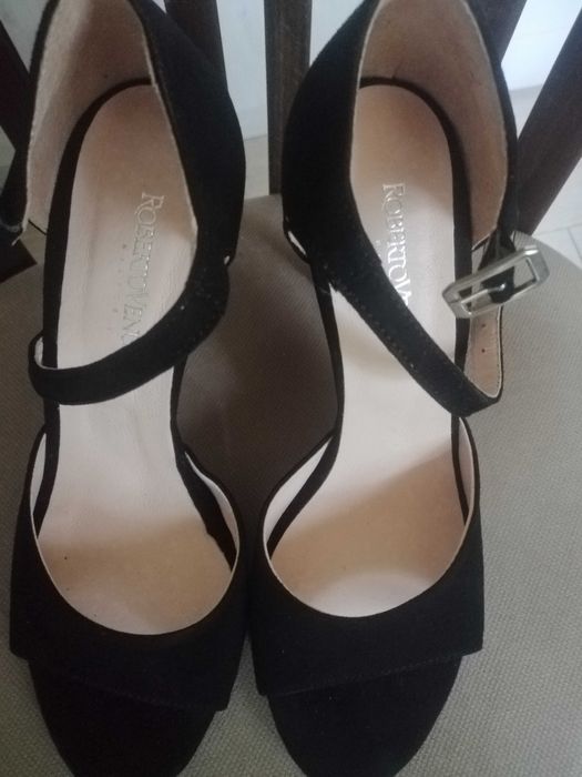 Нови дамски сандали от естествен велур с марка "Roberto Venuti"