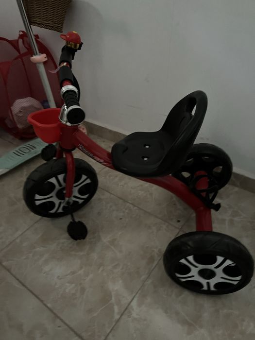 Триколка- червена