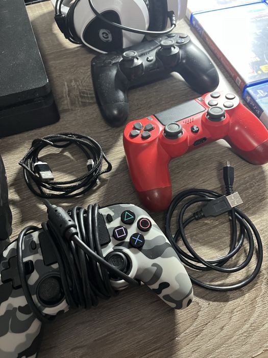 Playstation 4 със 3 джойстика