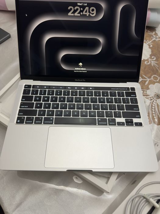 Macbook pro m2(2022), 8/256gb