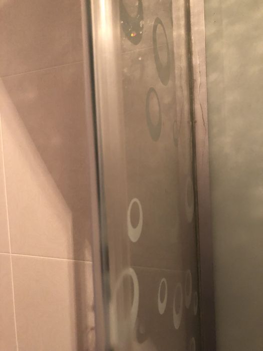 Уплотнитель F образный, для боковых дверей душ.кабины