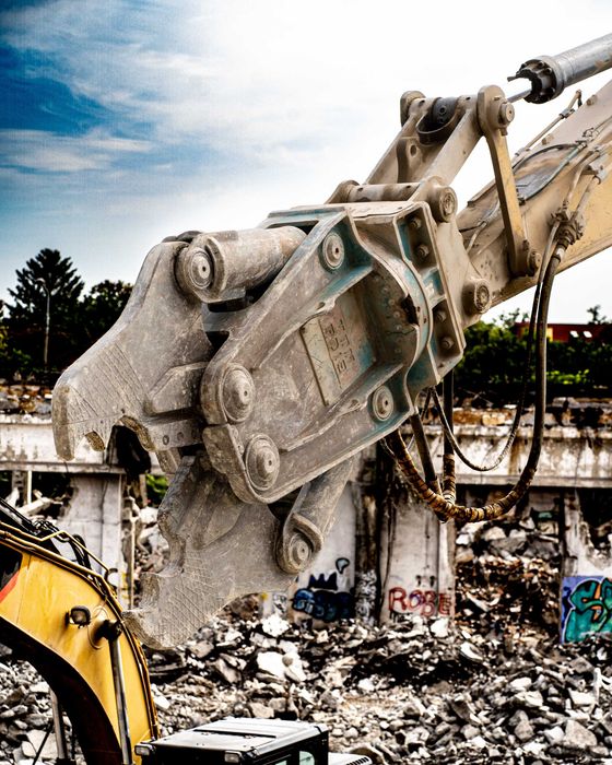 Închiriere excavatoare și utilaje construcții cu operator | DemoTech