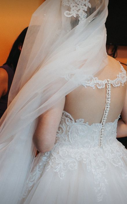 Vand Rochita de mireasa tip printesa