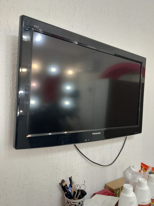 Продам телевизор с кранштейном