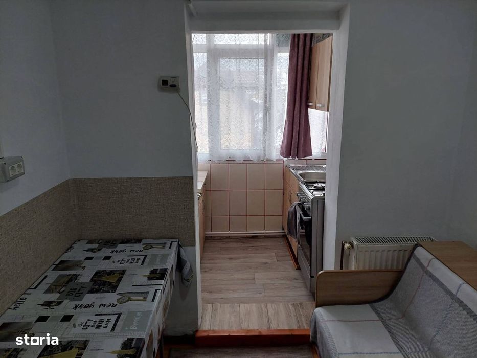 Vând apartament cu 2 camere,etaj 2