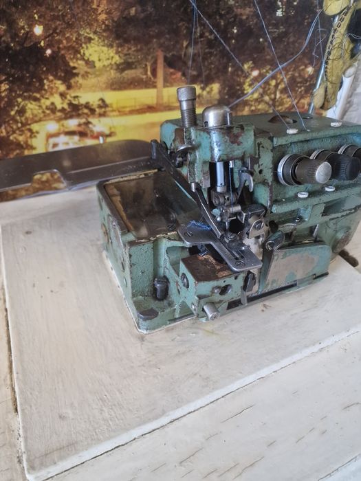 Продам оверлок японский, ножной