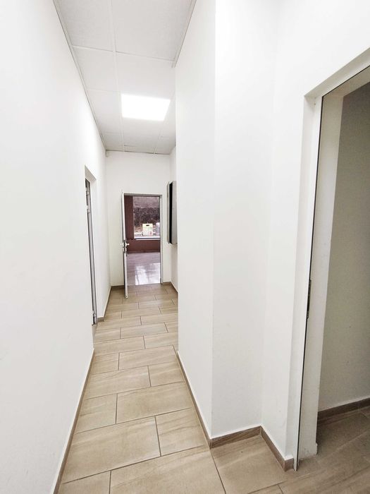 Офис/ Търговско помещение под наем