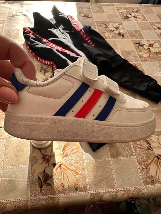 Adidași, ghete, sandale, foarte puțin folosite, ca și noi.!