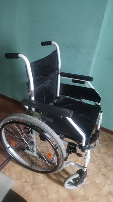 Продам инвалидную коляску silver 350