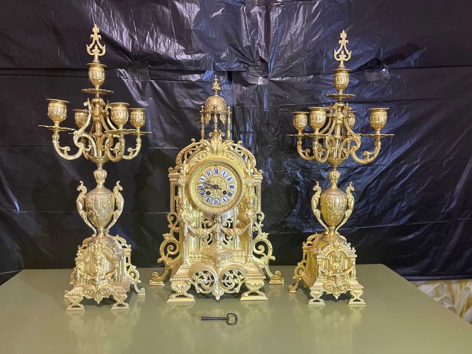 Автентичен френски каминен часовник триптих в стил Louis XVI – позлатен бронз (Ormolu), ХIХ век (1880-1890 г.)