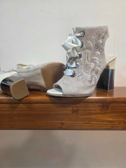 Летни дамски боти от естествен велур