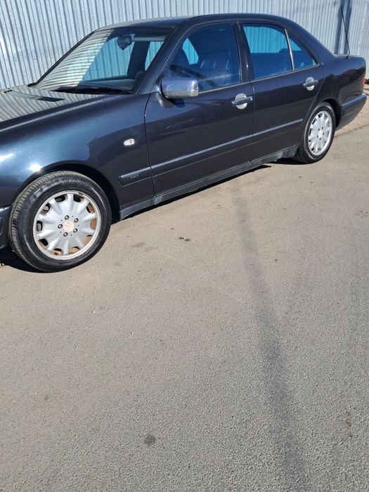 Продам мерседес Е280