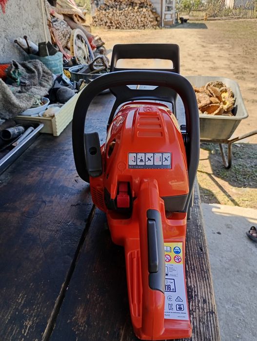 Vând husqvarna 135 Mark ll