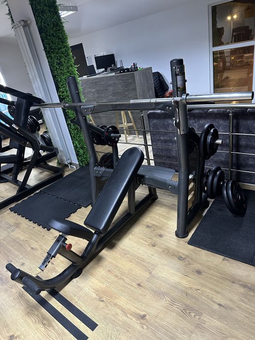 MATRIX magnum bench press