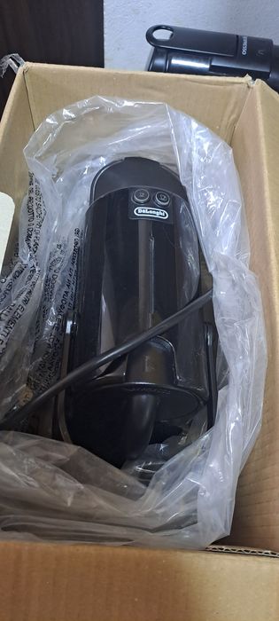 Vand aparat de cafea cu capsule nespresso nou in cutie