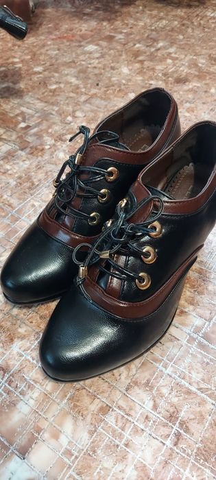 Продам женскую обувь