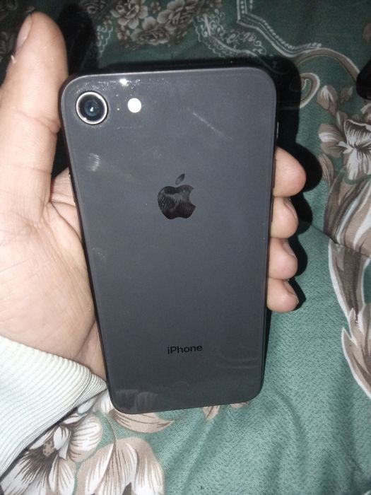 Vând iPhone 8 stare bună