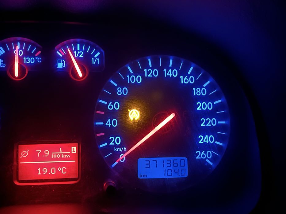 VOLKSWAGEN Golf 2000 — imagine 3