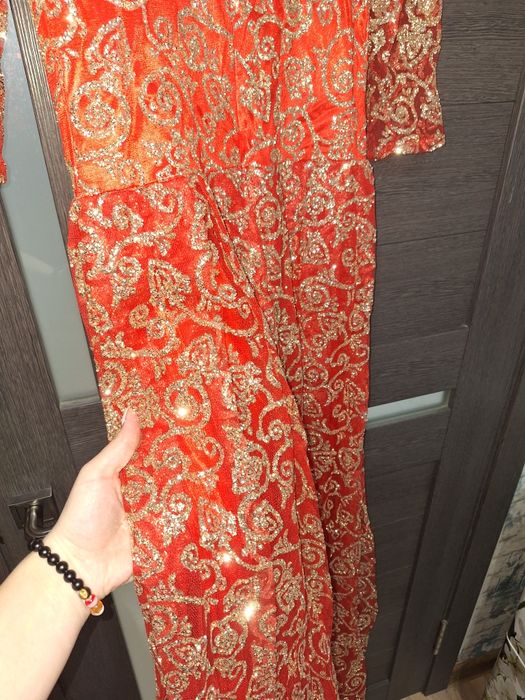 Продам нарядные вечерние платья