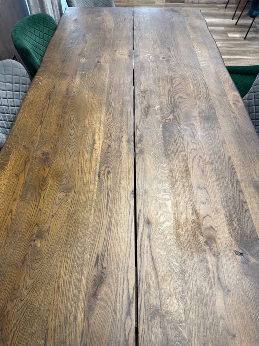 Трапезна маса с осем стола