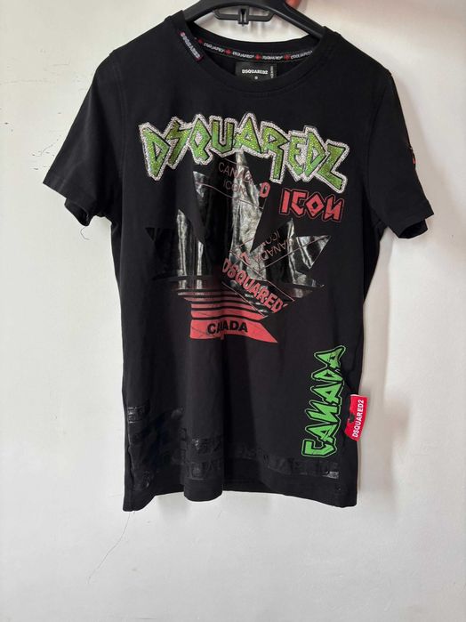 Vand tricou dsquared2 original doar cateva purtari marimes s are o stare foarte buna nu este deloc uzat