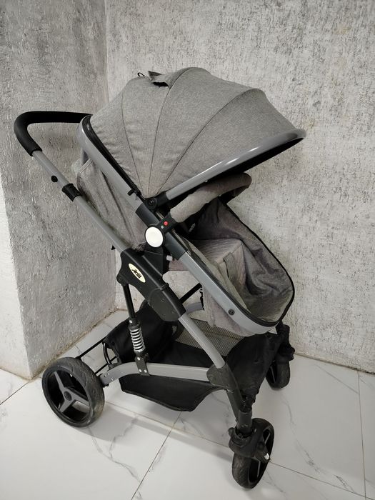 Продам десяткую коляску универсальная