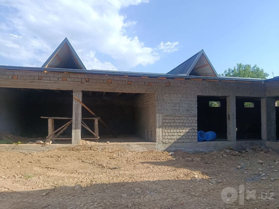 Oqtoshda dacha sotiladi