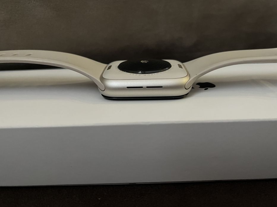 Смарт часовник Apple watch SE 2 44mm
