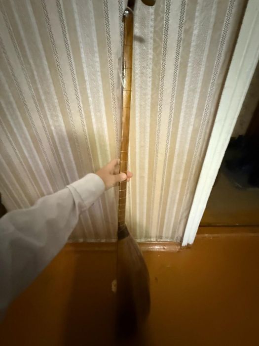 Продам музыкальный инструмент Домбыра