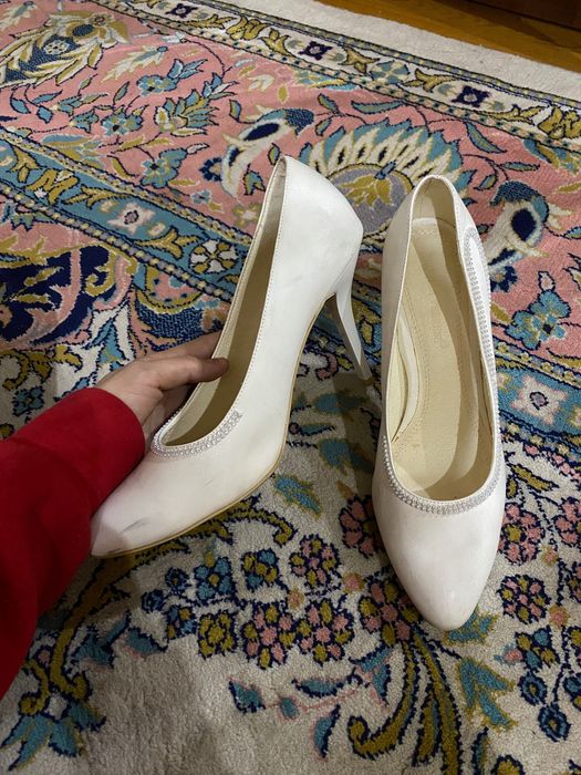 Туфли белые со стразами